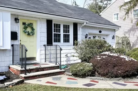 759 Galda Rd, Paramus, NJ 07652 photo 2