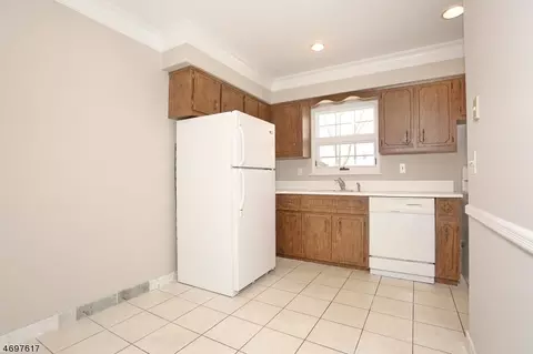 759 Galda Rd, Paramus, NJ 07652 photo 6