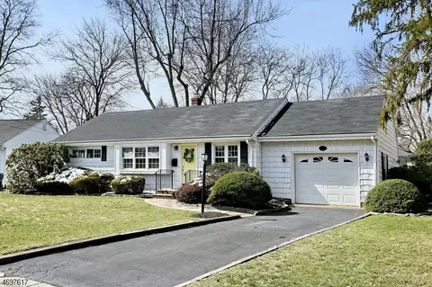 759 Galda Rd, Paramus, NJ 07652 photo 1