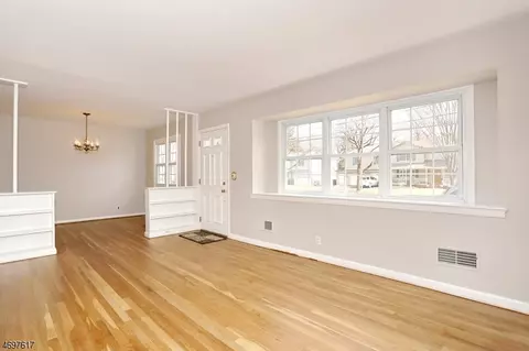 759 Galda Rd, Paramus, NJ 07652 photo 5