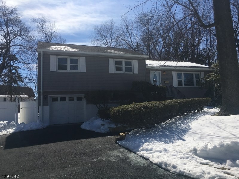 11 Carol Pl, Wayne, NJ 07470 photo 1