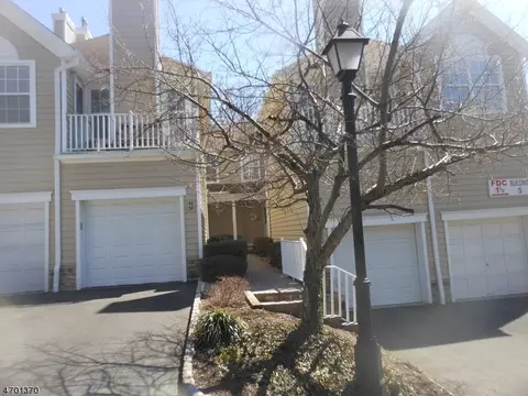 40 Springholm Dr, Berkeley Heights, NJ 07922 photo 1