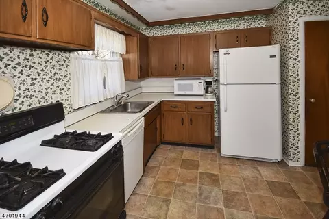 99 Morningside Rd, Paramus, NJ 07652 photo 7