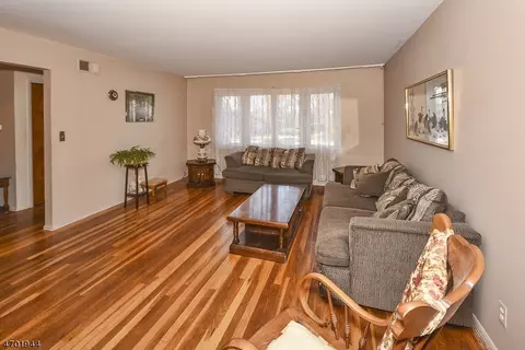 99 Morningside Rd, Paramus, NJ 07652 photo 4