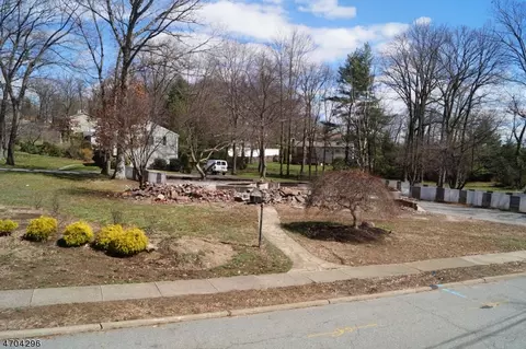 186 Alps Rd, Wayne Twp, NJ 07470 photo 2