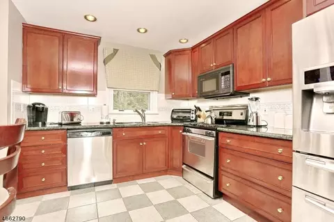 18 Rustic Dr, Waldwick, NJ 07463 photo 10