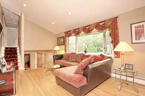 18 Rustic Dr, Waldwick, NJ 07463 photo 3