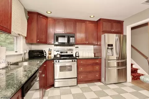 18 Rustic Dr, Waldwick, NJ 07463 photo 8