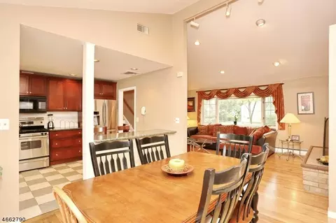 18 Rustic Dr, Waldwick, NJ 07463 photo 7