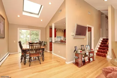 18 Rustic Dr, Waldwick, NJ 07463 photo 4