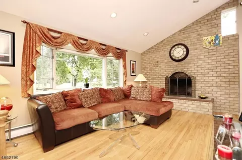 18 Rustic Dr, Waldwick, NJ 07463 photo 5