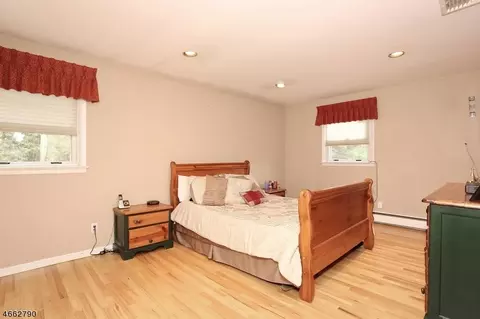 18 Rustic Dr, Waldwick, NJ 07463 photo 14