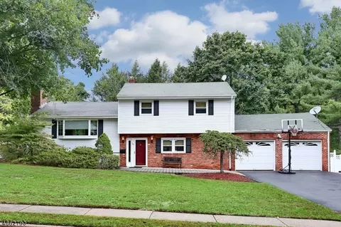 18 Rustic Dr, Waldwick, NJ 07463 photo 2