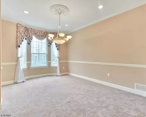 17 Windsor Pl, Wayne, NJ 07470 photo 6