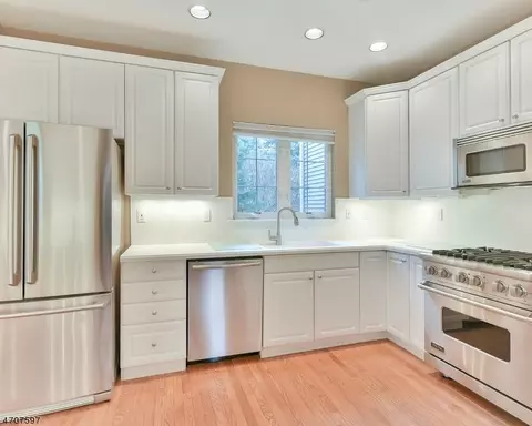 17 Windsor Pl, Wayne, NJ 07470 photo 9