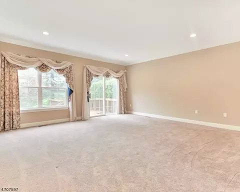 17 Windsor Pl, Wayne, NJ 07470 photo 3