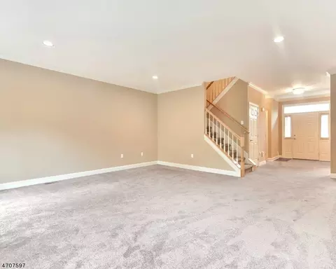 17 Windsor Pl, Wayne, NJ 07470 photo 4