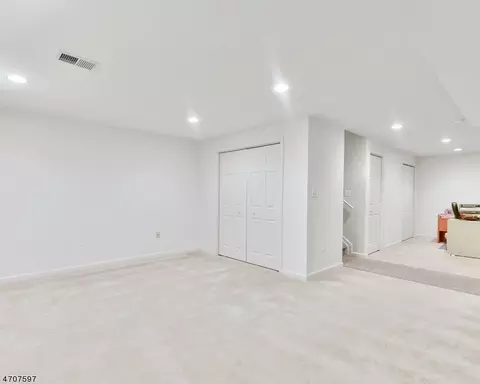 17 Windsor Pl, Wayne, NJ 07470 photo 14