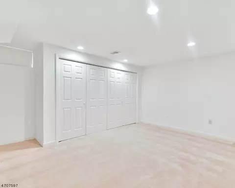 17 Windsor Pl, Wayne, NJ 07470 photo 13