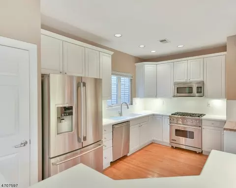 17 Windsor Pl, Wayne, NJ 07470 photo 8