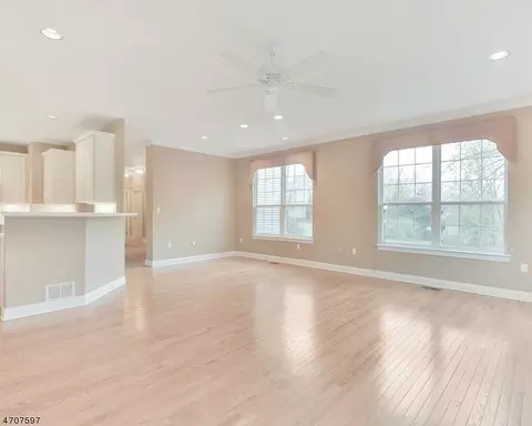 17 Windsor Pl, Wayne, NJ 07470 photo 12