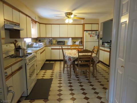 94 Pinecrest Ter, Wayne, NJ 07470 photo 11