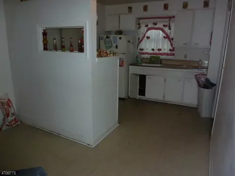 649 W 4th St, Plainfield, NJ 07060 photo 4