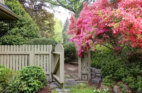140 Beekman Rd, Summit, NJ 07901 photo 22