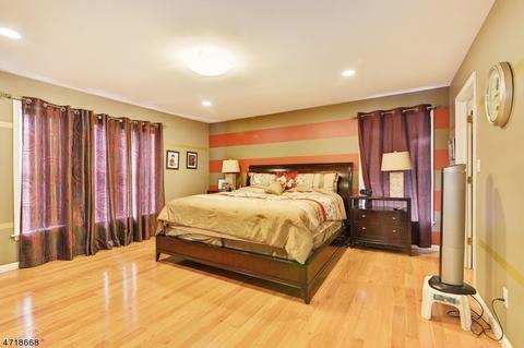 748 Pascack Rd, Paramus, NJ 07652 photo 12