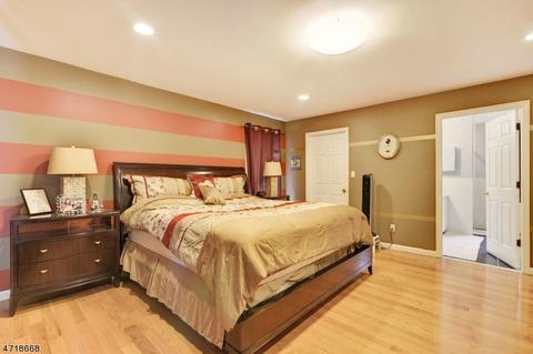 748 Pascack Rd, Paramus, NJ 07652 photo 13