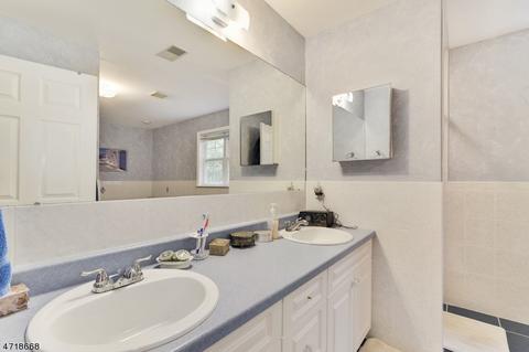 748 Pascack Rd, Paramus, NJ 07652 photo 14