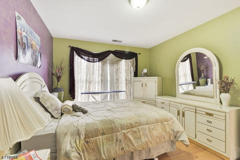 748 Pascack Rd, Paramus, NJ 07652 photo 18