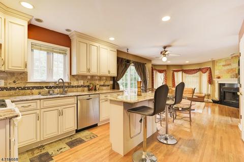 748 Pascack Rd, Paramus, NJ 07652 photo 8