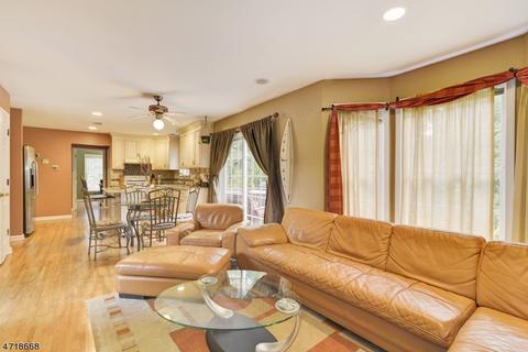 748 Pascack Rd, Paramus, NJ 07652 photo 6