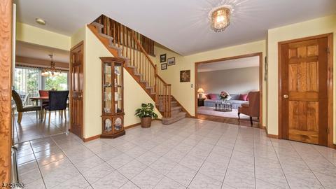 2 Timberline Dr, Wayne, NJ 07470 photo 3