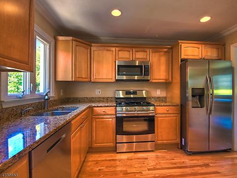 15 Hanover Pl, Wayne, NJ 07470 photo 3