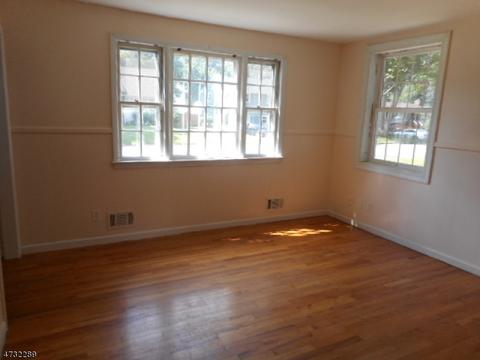 286 Mobus Ave, North Plainfield, NJ 07060 photo 4