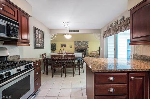 40 Lake Dr E, Wayne, NJ 07470 photo 4