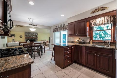 40 Lake Dr E, Wayne, NJ 07470 photo 5