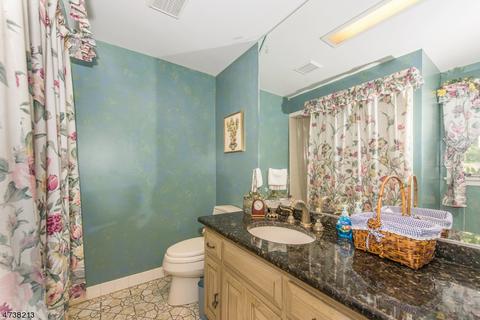 66 Algonquin Trl, Wayne, NJ 07470 photo 11
