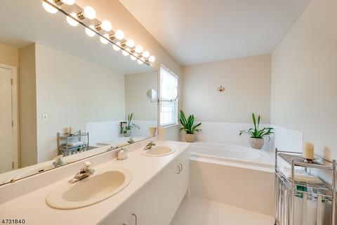 72 Saxton Dr, Hackettstown, NJ 07840 photo 14