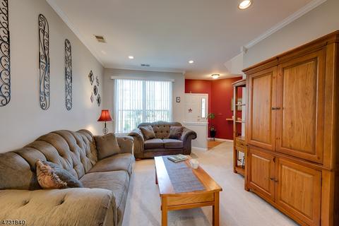 72 Saxton Dr, Hackettstown, NJ 07840 photo 5
