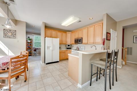 72 Saxton Dr, Hackettstown, NJ 07840 photo 8