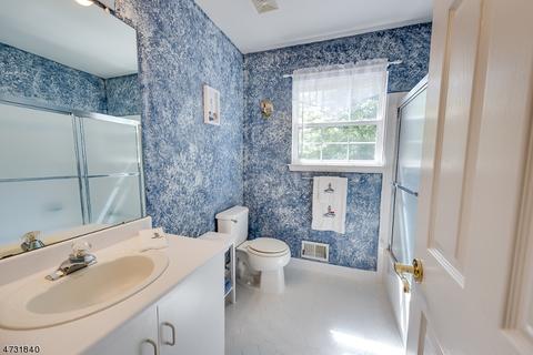 72 Saxton Dr, Hackettstown, NJ 07840 photo 12