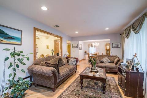 50 Alden Rd, Paramus, NJ 07652 photo 5