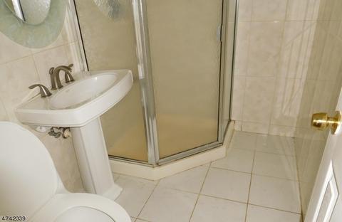 4 David Scott Dr, Wayne, NJ 07470 photo 6