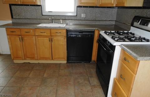4 David Scott Dr, Wayne, NJ 07470 photo 2