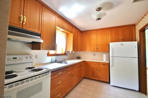 23 Christopher St, Dover, NJ 07801 photo 9