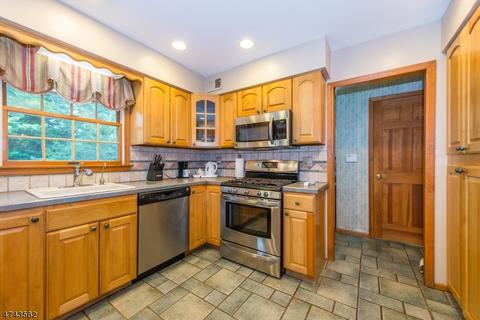 52 Oxbow Pl, Wayne, NJ 07470 photo 9