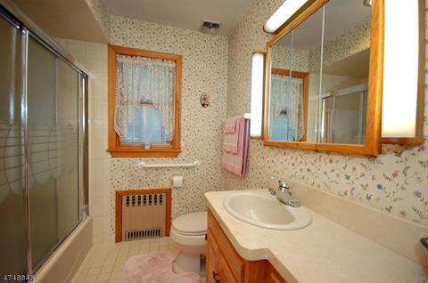 353 Parish Dr, Wayne, NJ 07470 photo 17